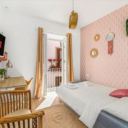 Urban Rose , Superb Private House In Historical Center, With Sunny Rooftop Ferienhaus